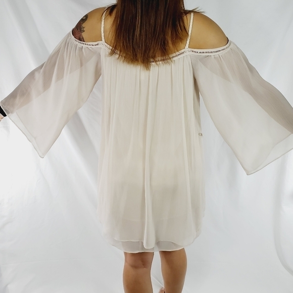 Double Zero Layered Bell-Sleeve Off-Shoulder Dress - Picture 4 of 5